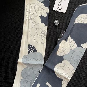 Chanel headband silk cc